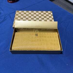 Vintage Buxton Top Grain Cowhide Brown Marble Croc Embossed Wallet
25017